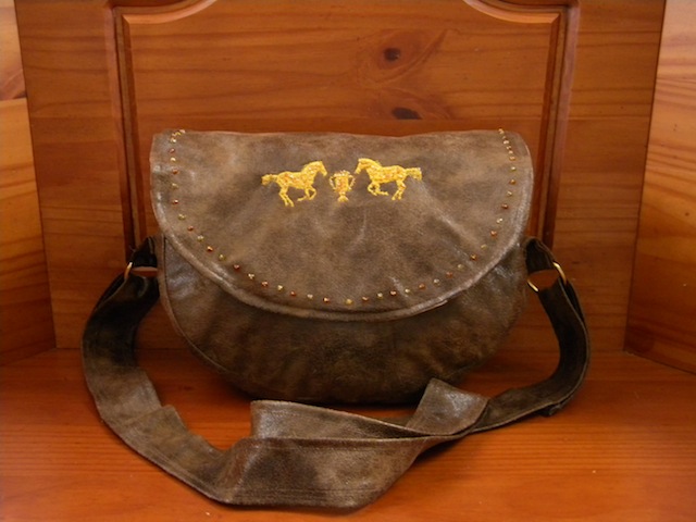 Lisa Suphan crafts one-of-a-kind, horse-themed handbags 