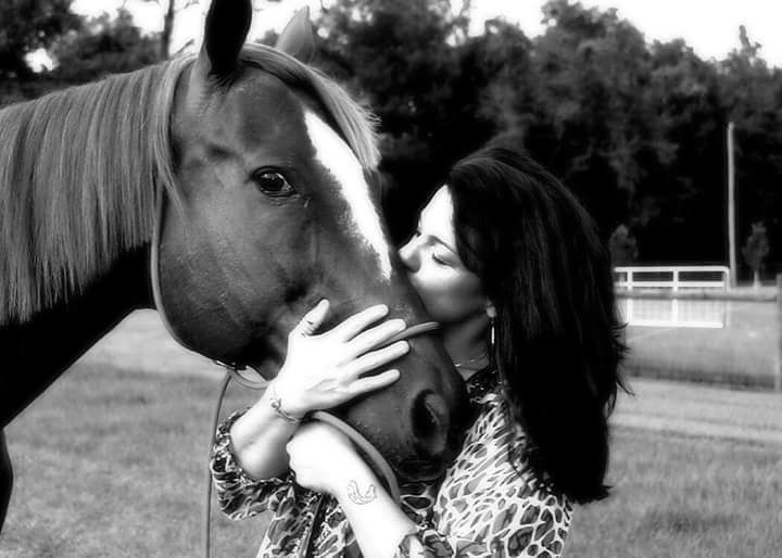 Anne Feltt kisses MG Actor, a Thoroughbred she rode to the Unadilla Auction with over 10 years ago, and then saved when she realized his fate.
